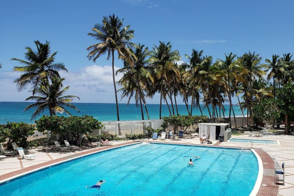 KASA Brisa Marina - 1 bed 1 bath for 2 OCEAN VIEW BALCONY BEACHFRONT CONDO POOL