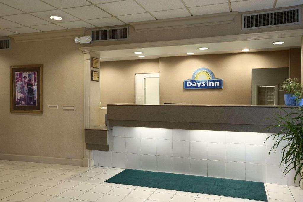 Days Inn by Wyndham Sidney OH photo 1