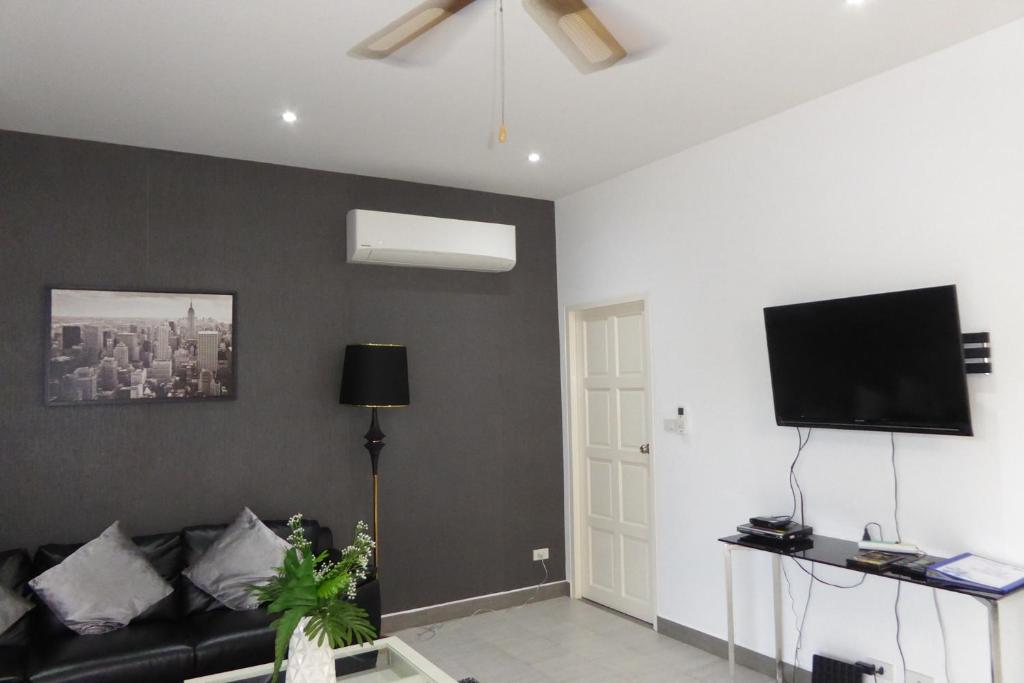 Tropicana Beach Villa at VIP Resort photo 2
