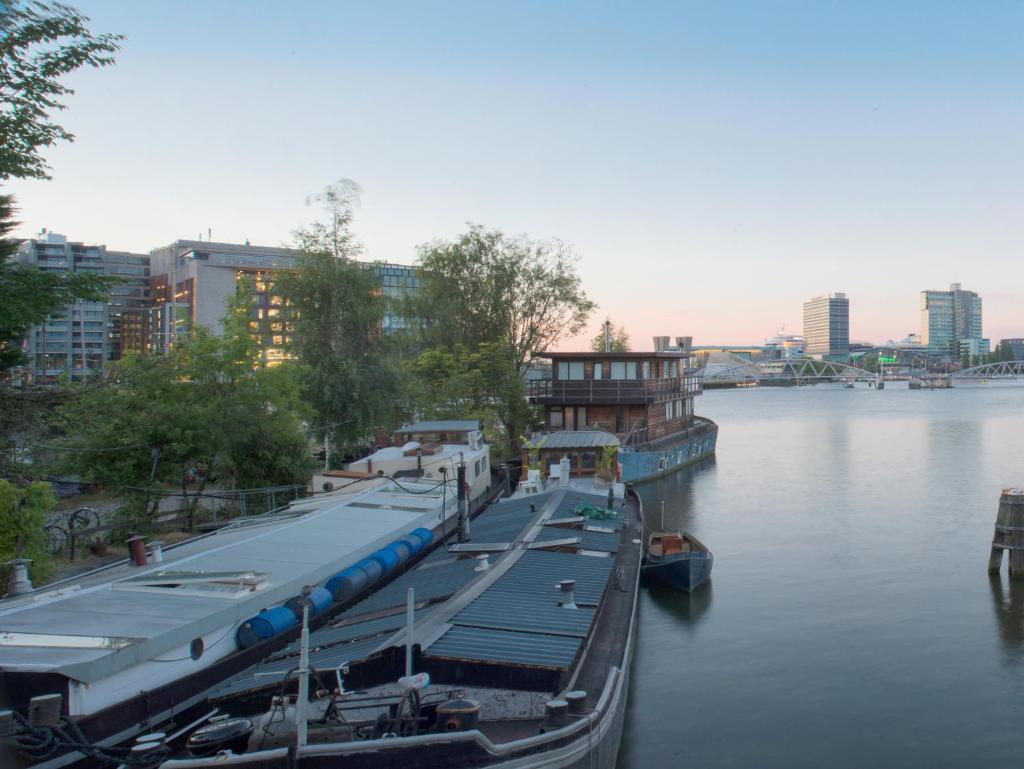 Anna Houseboat photo 1
