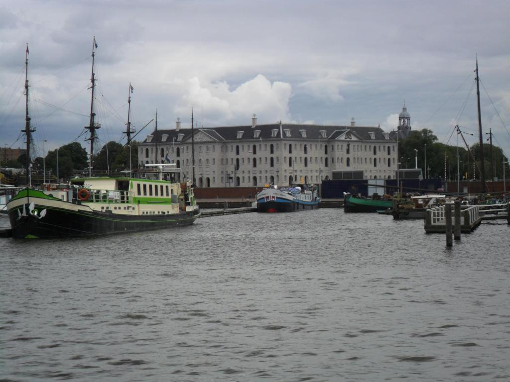 Anna Houseboat photo 4