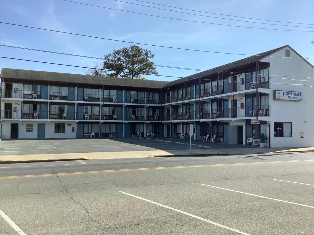 High Seas Motel image