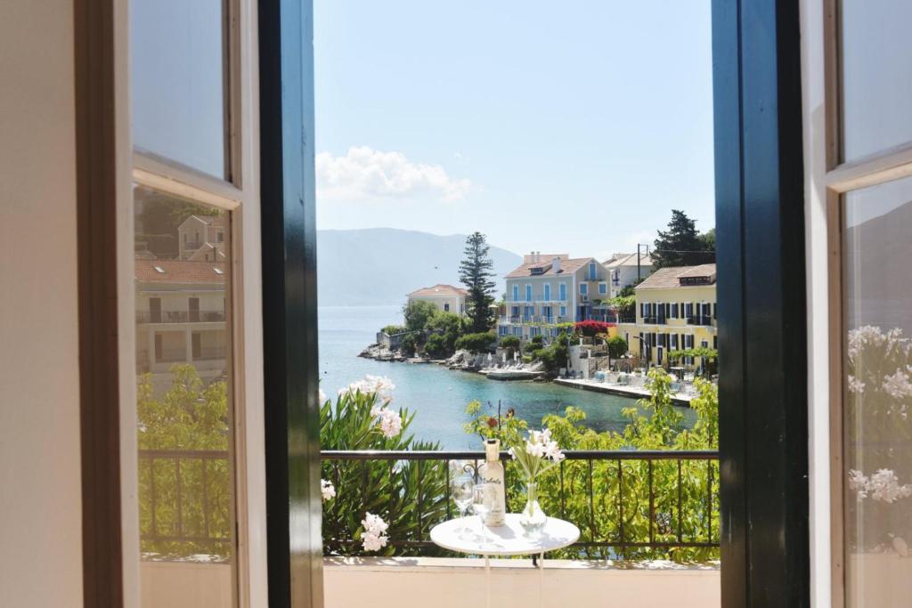 Villa Ireni Waterfont photo 3