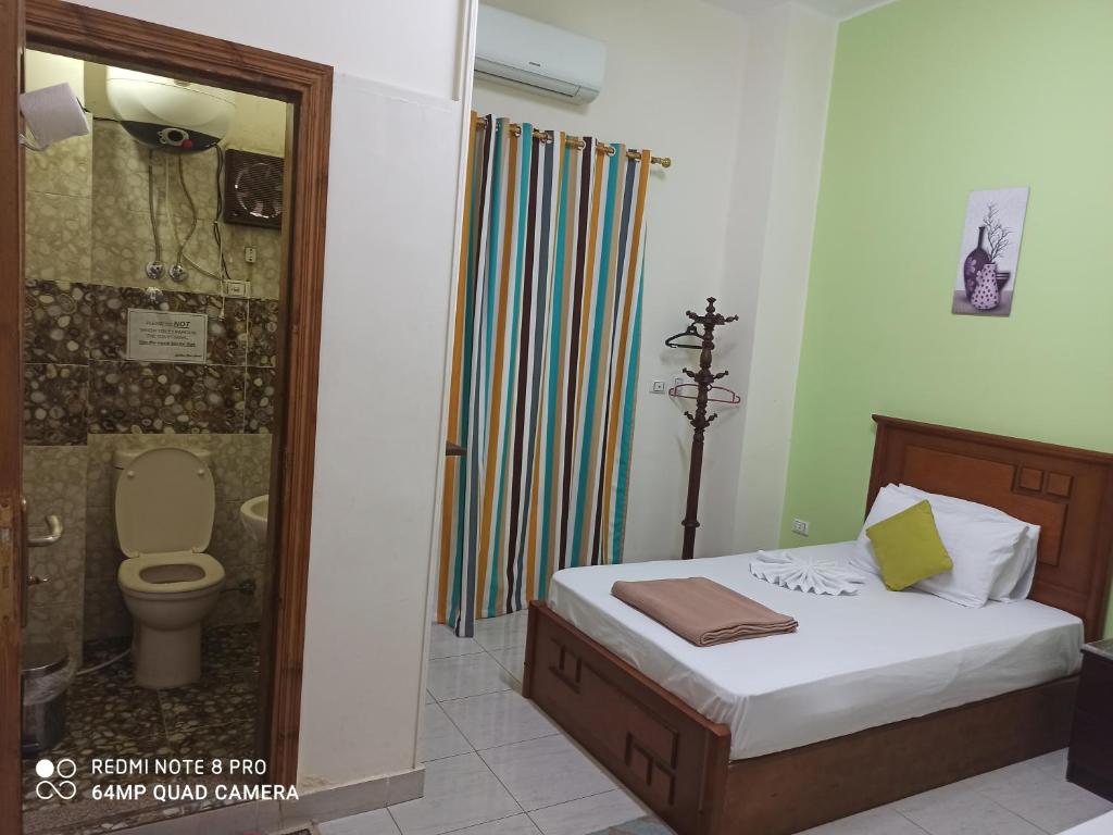 Двухместный (Двухместный номер Делюкс с 1 кроватью и балконом), Golden Star Hotel