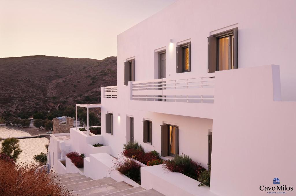 Cavo Milos photo 1