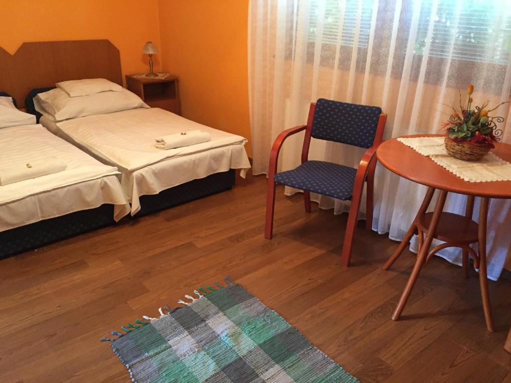 Трехместный (Трехместный номер с ванной комнатой), Apartman Dóra