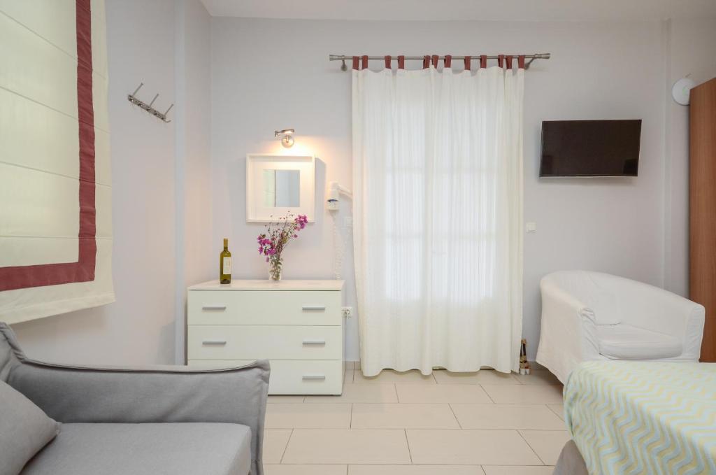 Ydreos Studios & Apartments photo 2