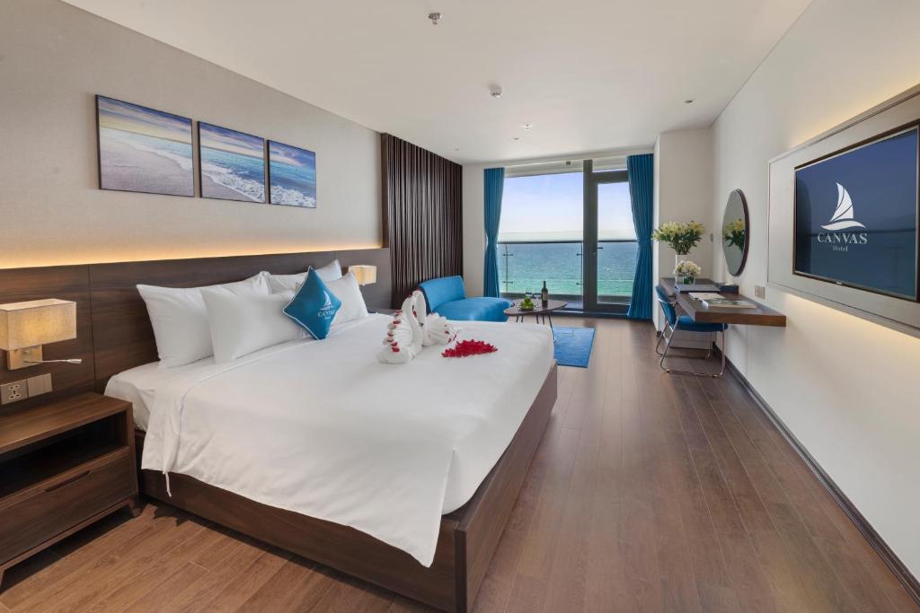 Сьюит (Grand Suite with Beach Front), Canvas Danang Beach Hotel
