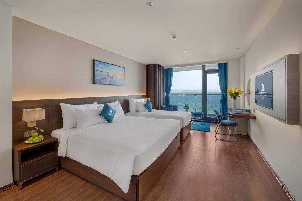 Сьюит (Grand Triple Suite with Beach Front), Canvas Danang Beach Hotel