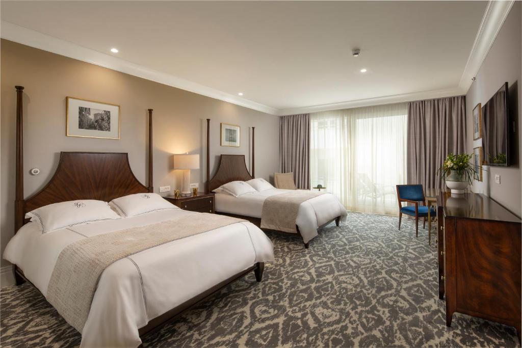 Четырехместный (Семейный номер Делюкс с балконом), Royal Blue Hotel