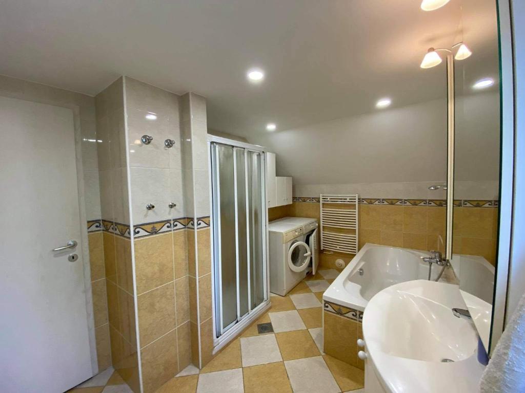 Apartment Kranj - huge terrace, free P, WI - FI, AC photo 2