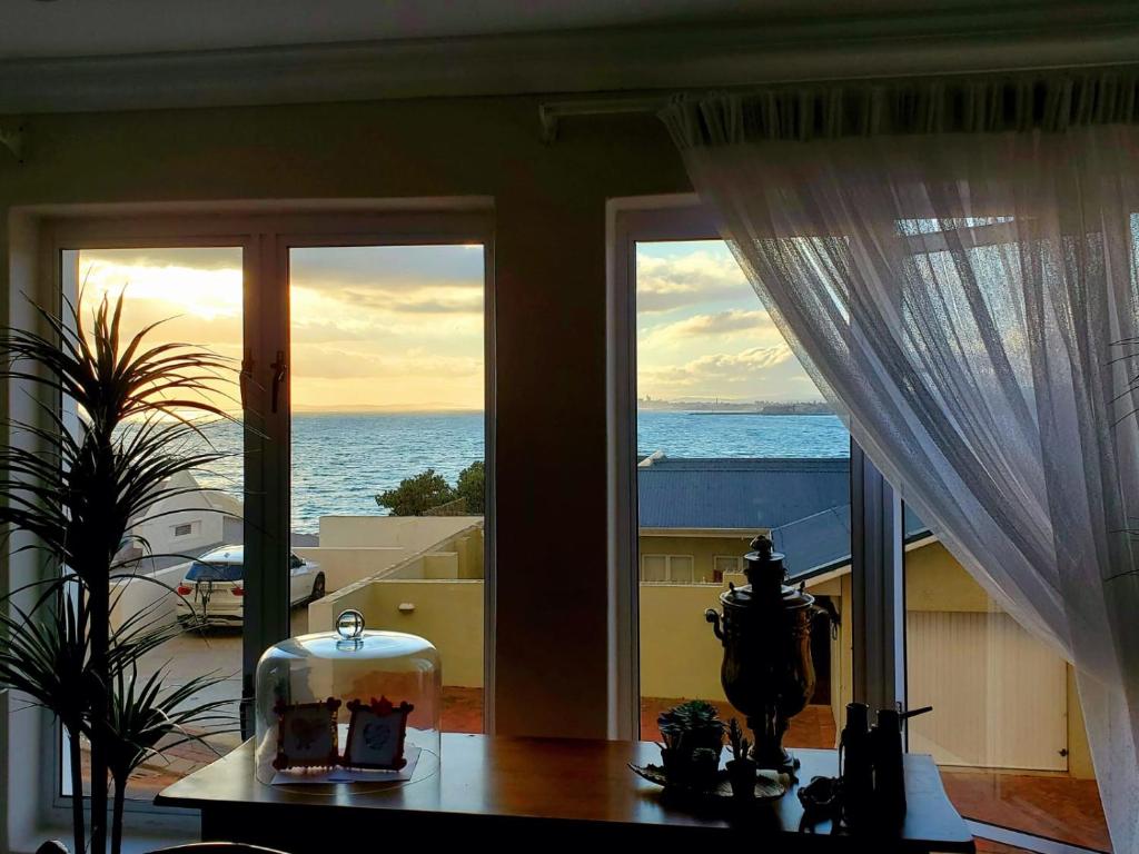 Gordon's Beach Lodge photo 4