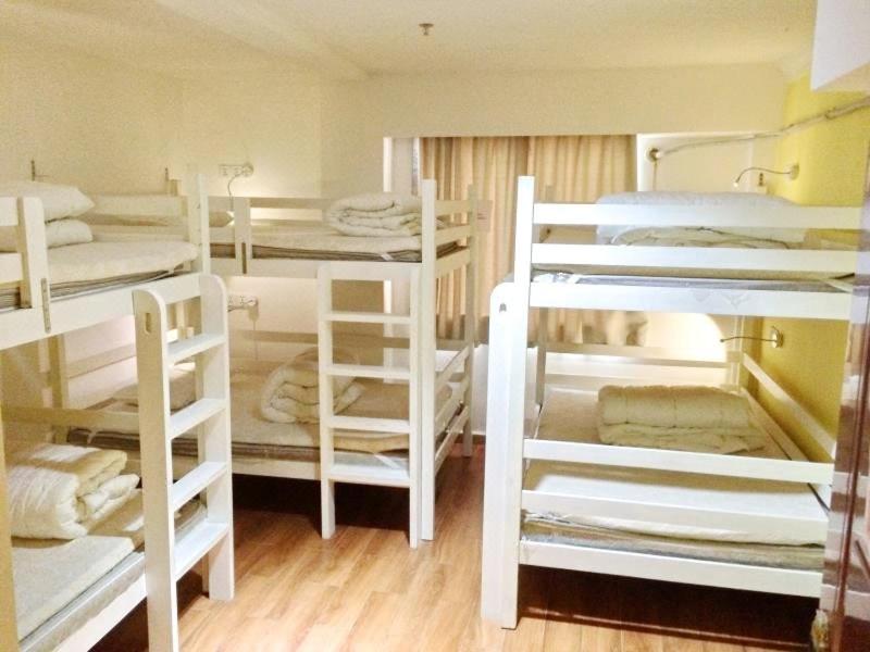Номер (Bed in 6-Bed Female Dormitory Room (Chinese Citizens only)), Lazy Gaga Hostel Guangzhou