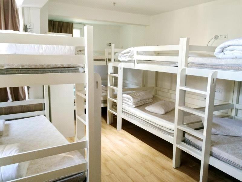 Номер (Bed in 6-Bed Male Dormitory Room (Chinese Citizens only)), Lazy Gaga Hostel Guangzhou