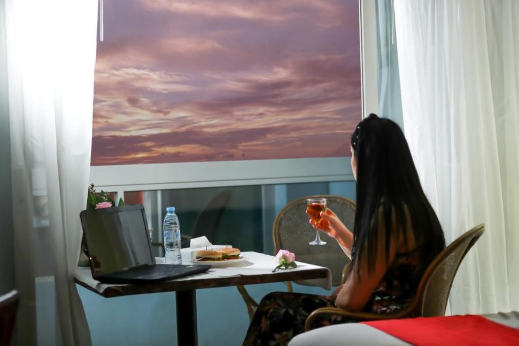 Двухместный (Стандартный номер Делюкс с балконом, вид на море), Отель Mermaid Beach Hotel