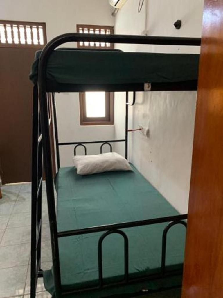 Номер (Кровать в общем 4-местном номере для мужчин и женщин), Topaz Beach Hotel