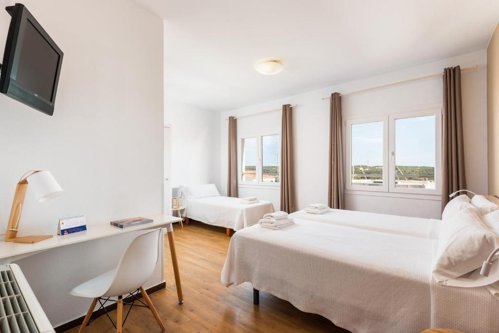 Hostal Jume - Urban Rooms - Tap to explore photos