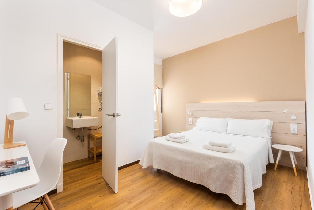 Hostal Jume - Urban Rooms photo 3