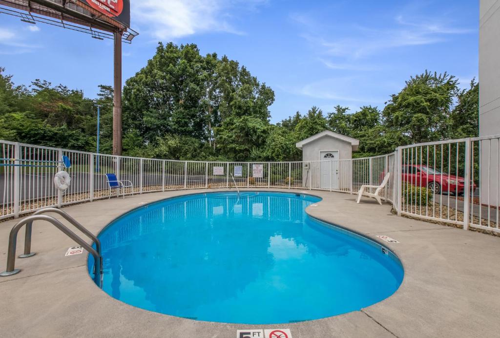 Americas Best Value Inn-Knoxville East photo 4