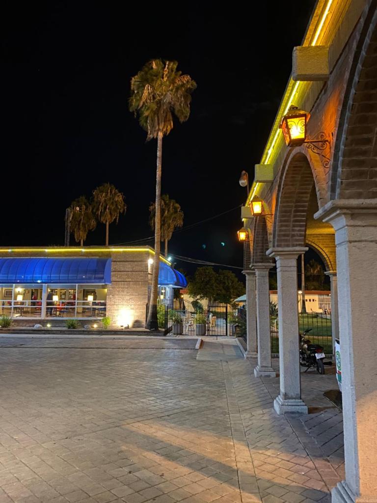 Hotel Las Palmas Midway Inn photo 1