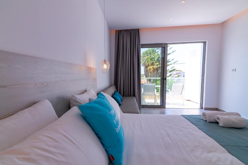 Двухместный (Двухместный номер с 1 кроватью и видом на бассейн), LAMBI RESORT