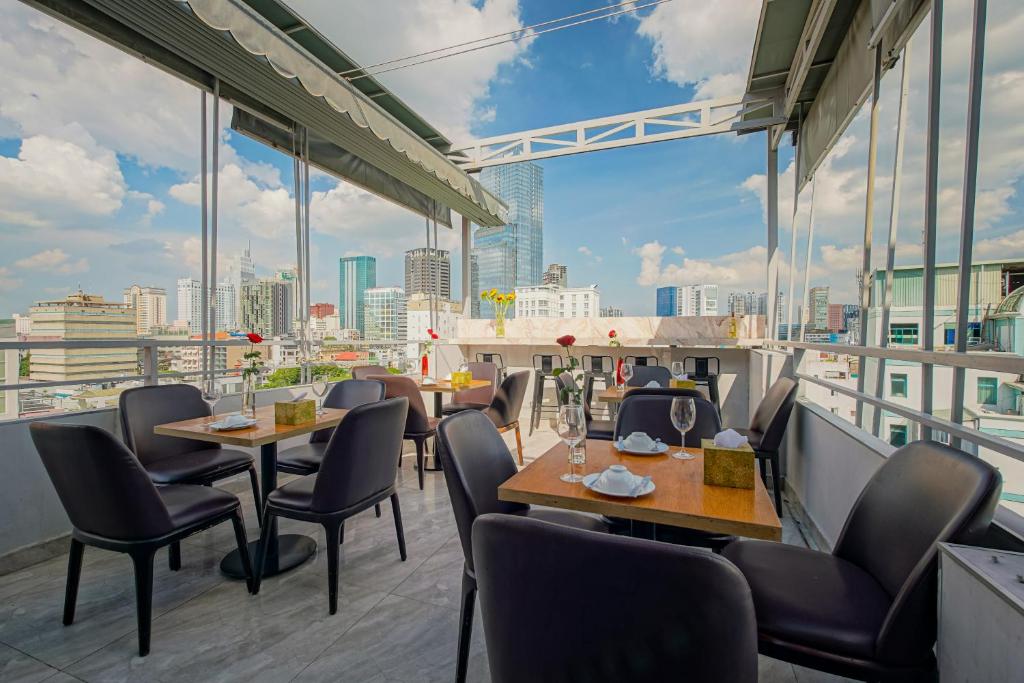 Двухместный (Улучшенный двухместный номер с 1 кроватью), Ace Hotel Ben Thanh