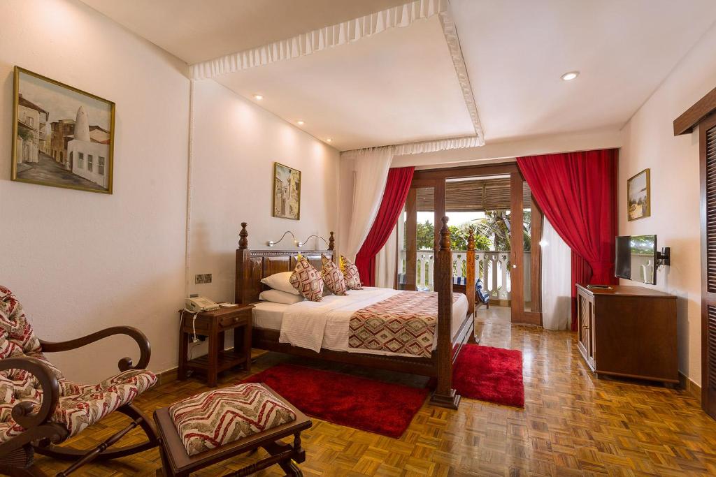 Travellers Beach Hotel photo 2