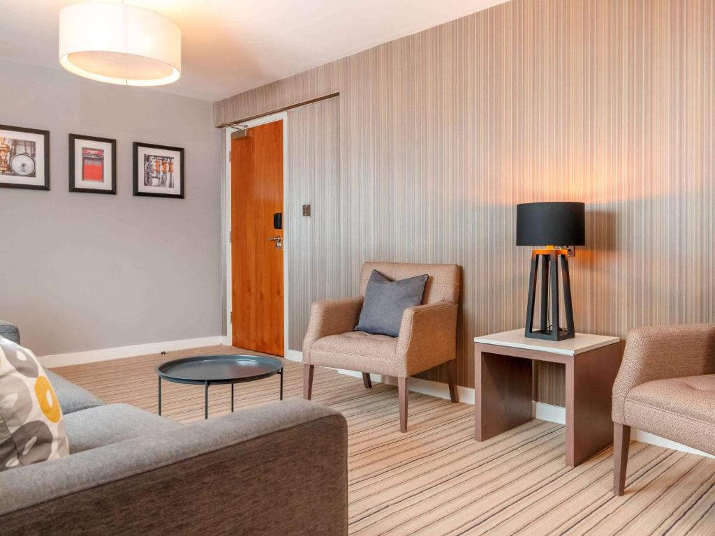 MERCURE PRESTON SAMLESBURY - Tap to explore photos