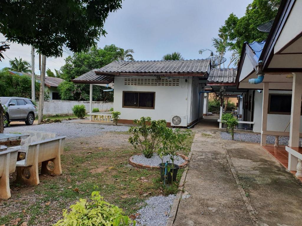pineapple resort photo 1