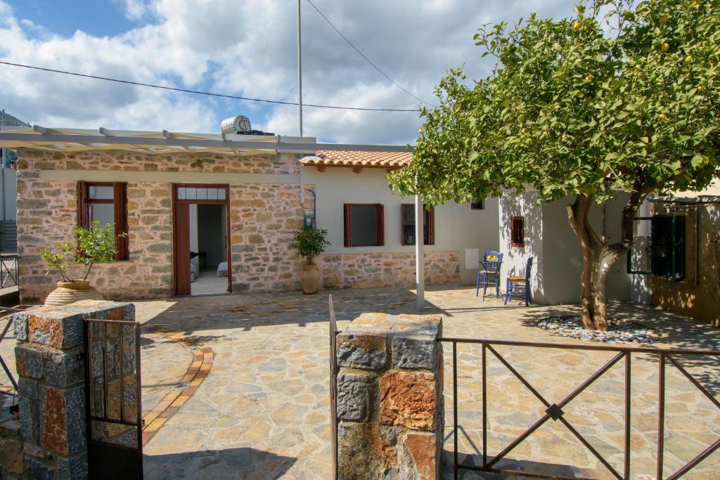 Pavlakis Lemon-Tree House photo 2