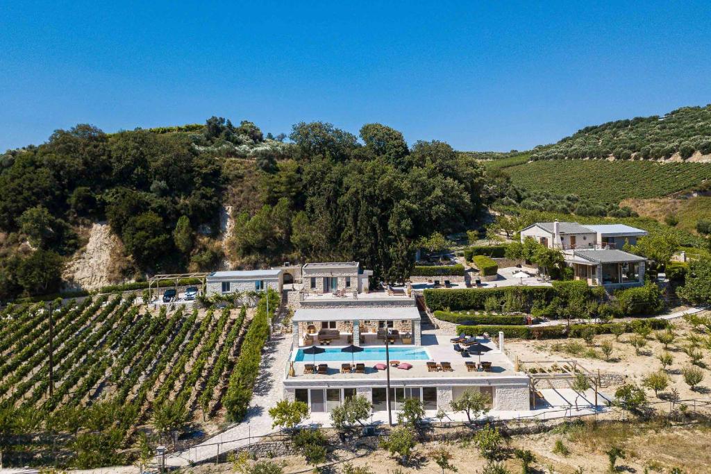 Villa Mantilari Wine Estate 7 Apartments 2 Private Pools 1 Heated Tennis Court Fitness Center photo 2