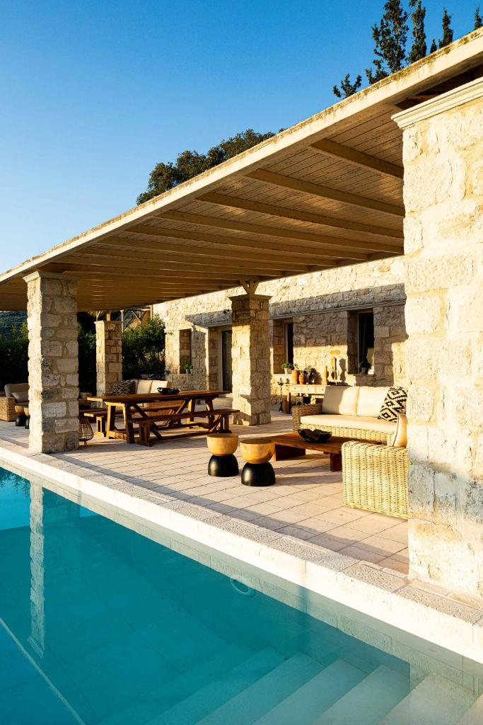 Villa Mantilari Wine Estate 7 Apartments 2 Private Pools 1 Heated Tennis Court Fitness Center photo 1