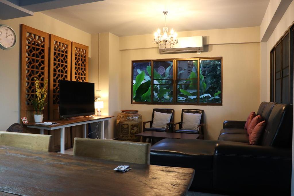 8th House @ center of Chiangmai old town photo 4