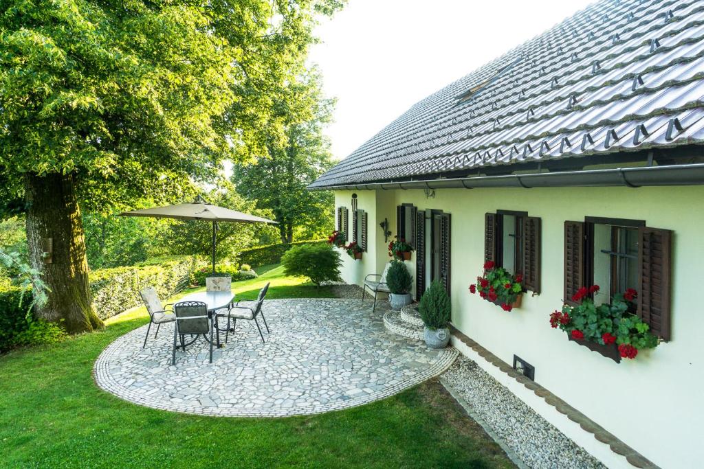 Holiday House in Nature with Pool, Pr Matažič photo 2