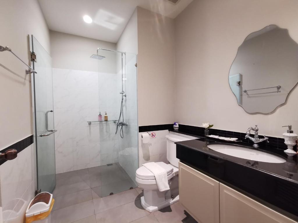 The Castell Condo by Nutthiwan room 912 and 921 photo 2