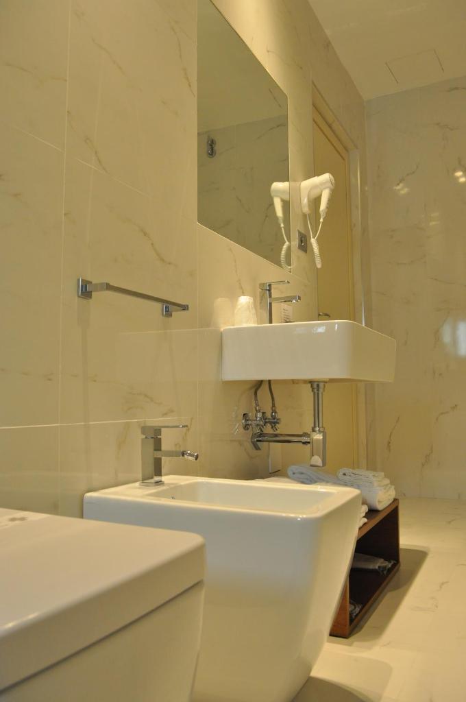 HNN Luxury Suites - Tap to explore photos