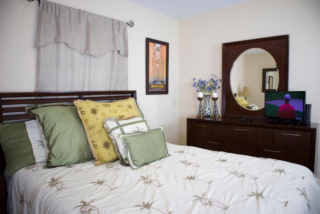 Great Location near Downtown & Airport image