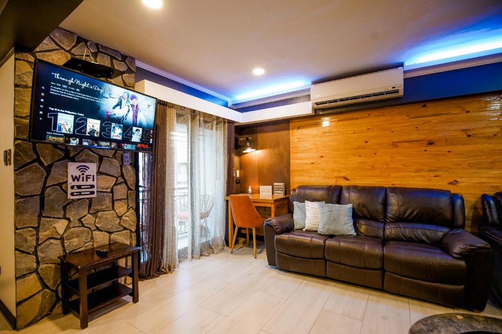 CLOCKWORKORANGE Luxury Suites - Tap to explore photos