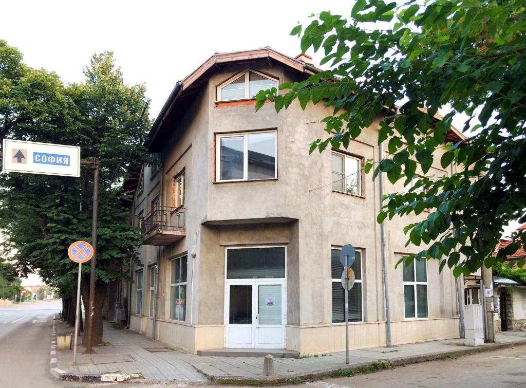 Corner house apartment photo 1