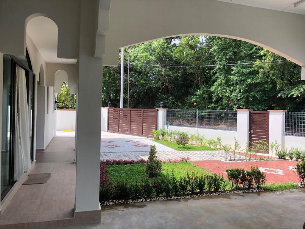 DV Villa @ Angsana Sari photo 1