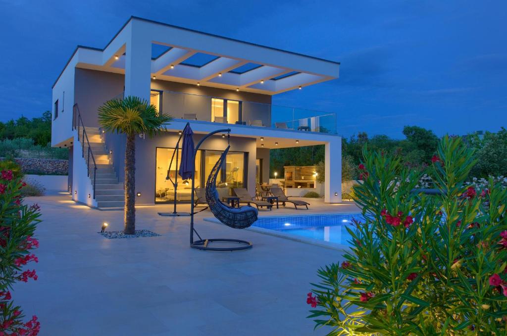 Villa QUADRA with heated pool photo 1