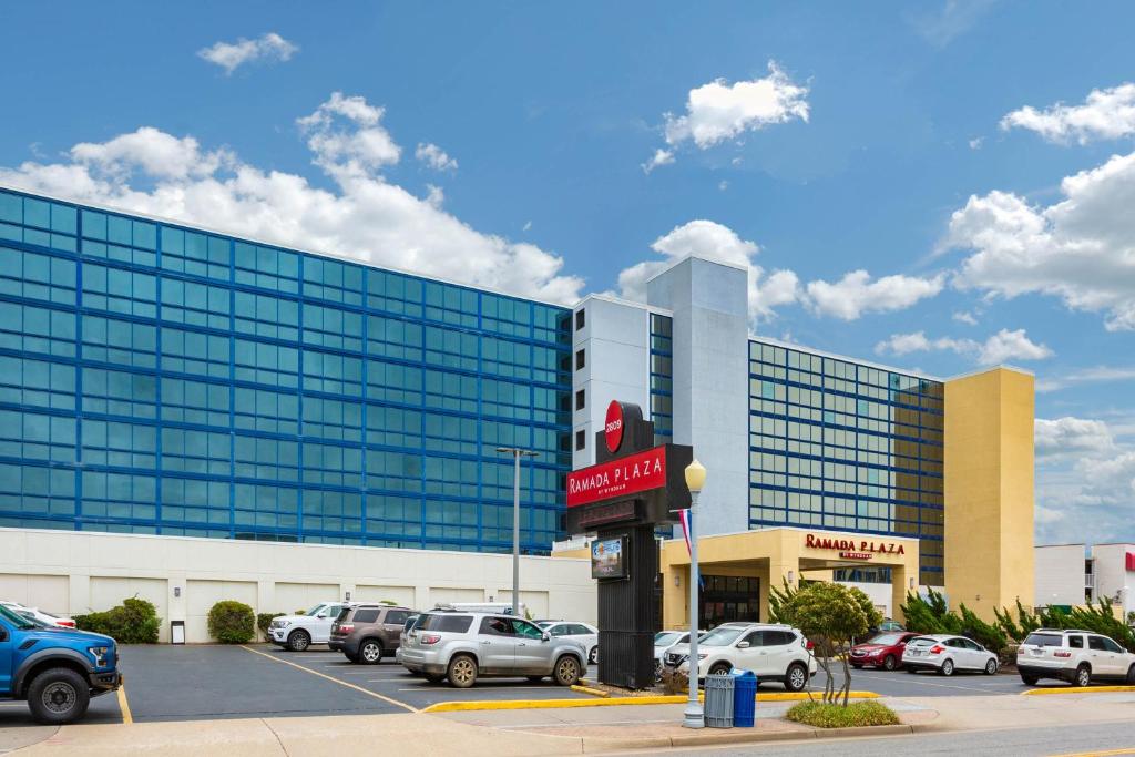 Ramada Plaza by Wyndham Virginia Beach Oceanfront photo 1
