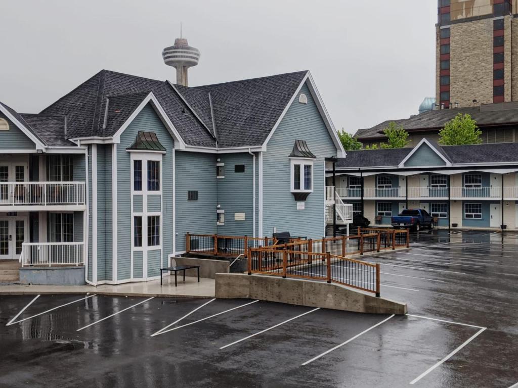 Falls Lodge & Suites photo 1