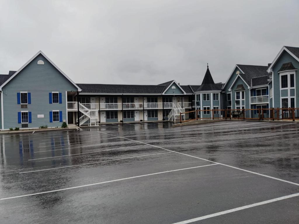 Falls Lodge & Suites photo 2