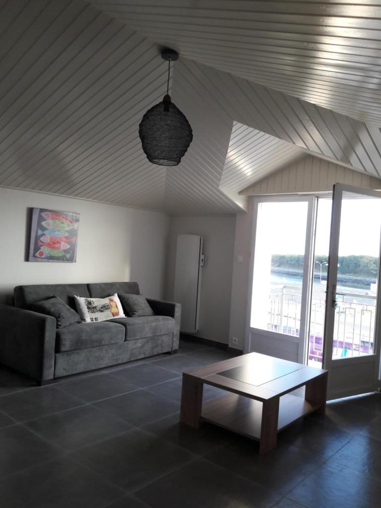 APPARTEMENT FACE au PORT et à L'OCEAN SAINT GILLES CROIX DE VIE WIFI BALCON PARKING PRIVE COUVERT photo 3
