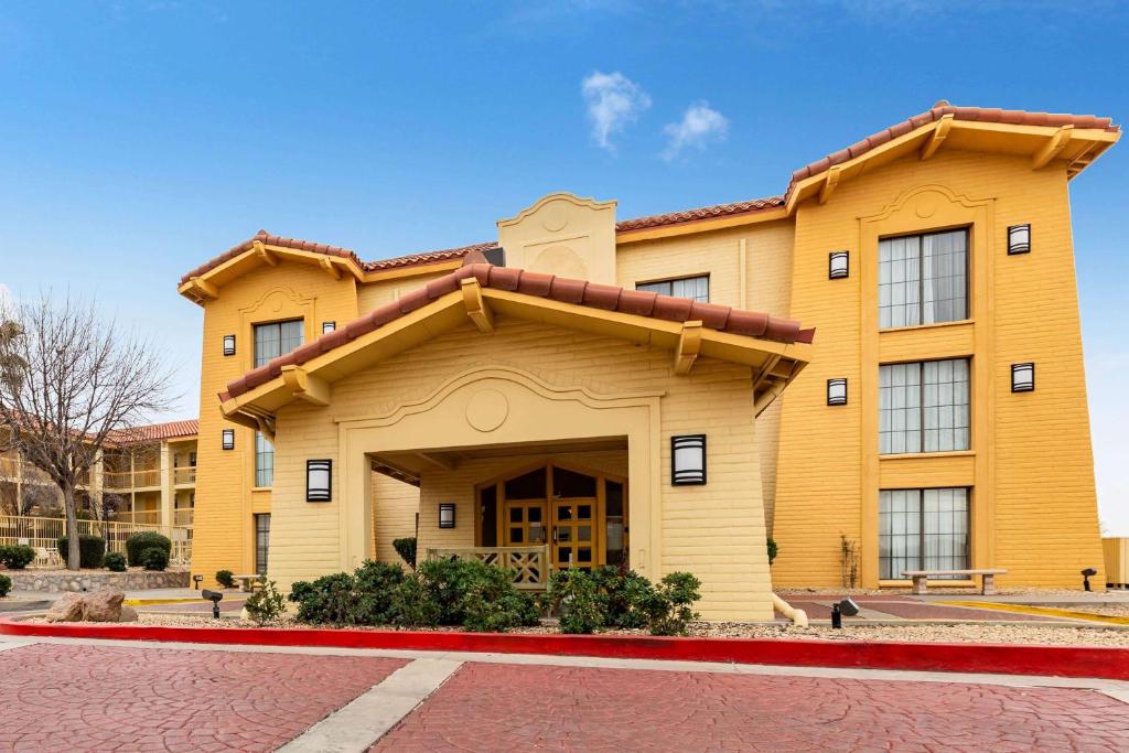 La Quinta Inn by Wyndham El Paso West image