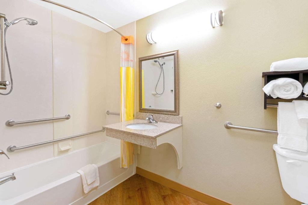 La Quinta by Wyndham Stillwater -University Area photo 1