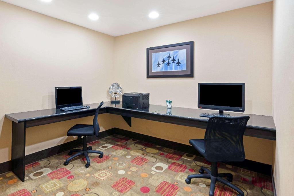 La Quinta by Wyndham Stillwater -University Area photo 2