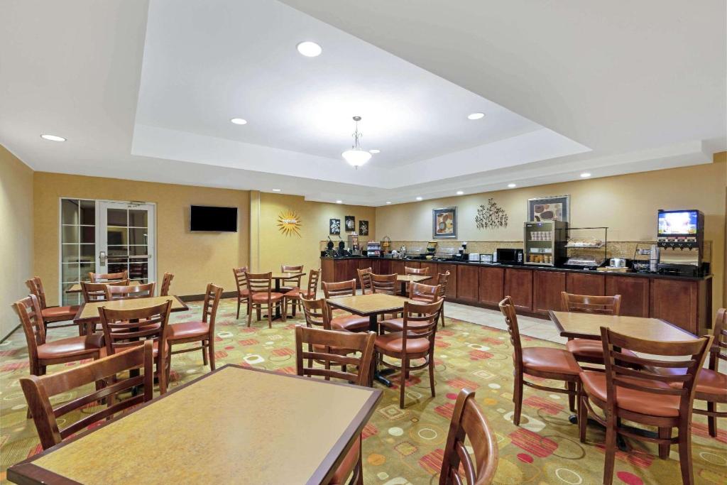 La Quinta by Wyndham Stillwater -University Area photo 3