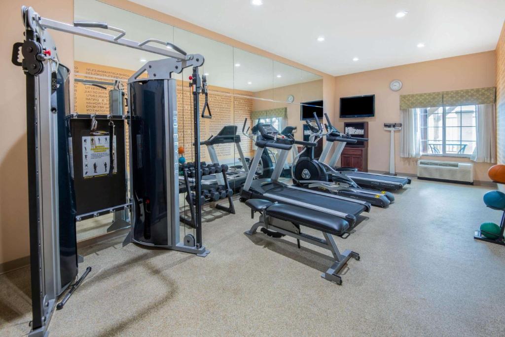 Holiday Inn Express & Suites - Ardmore, an IHG Hotel photo 3